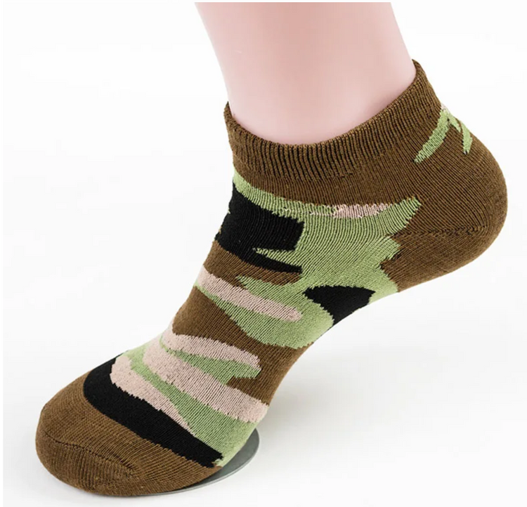 Stylish army style socks for outdoors featuring a camouflage design and comfortable fit