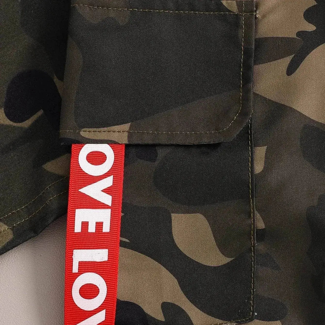 Boys camouflage clothing set with stylish red label feature