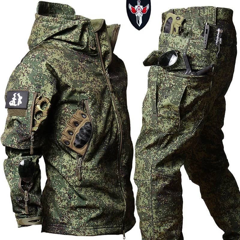 Camouflage outdoor camouflage suit in green for rugged outdoor activities
