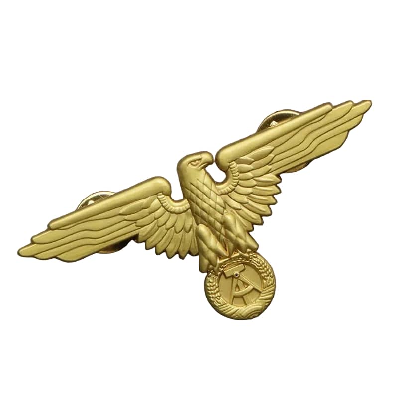 Gold WW2 eagle badge for military uniform decoration