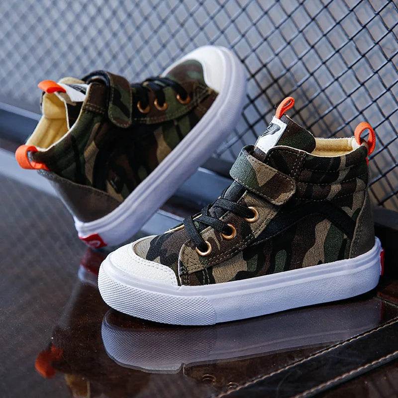 Camouflage high-top sneakers for kids with adjustable straps and stylish design