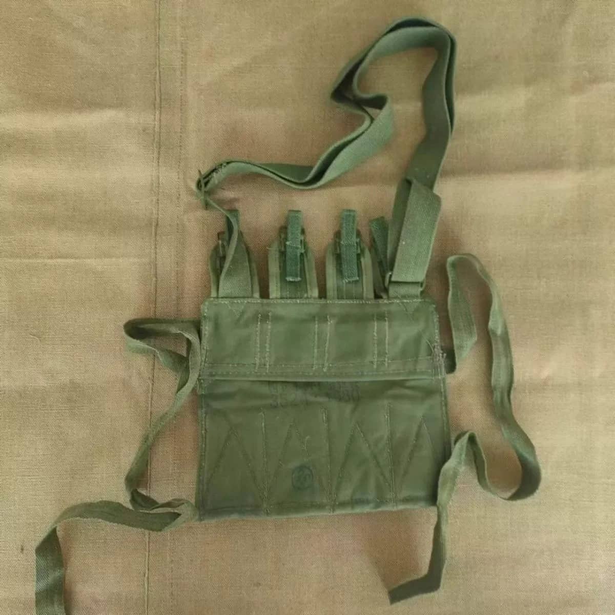 Chinese canvas pouch in green with adjustable straps for tactical use
