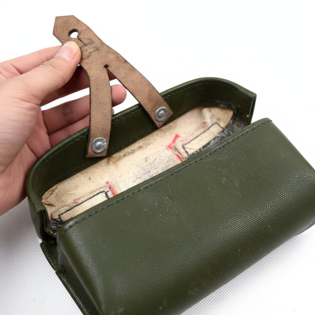 Chinese surplus belt pouch in olive green with interior pocket for storage