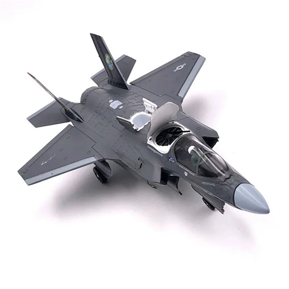 F-35 Lightning B Model in gray with detailed cockpit and realistic design