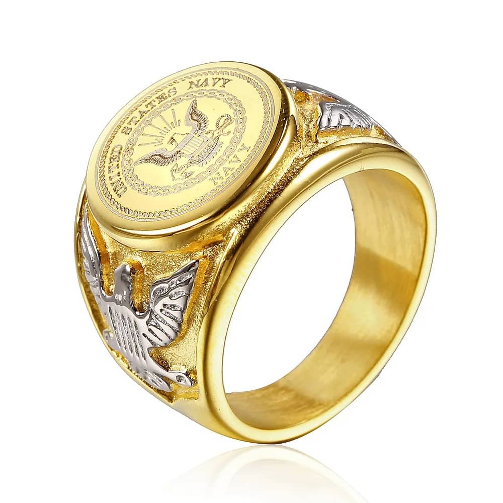 Gold US Army ring with detailed emblem for military pride