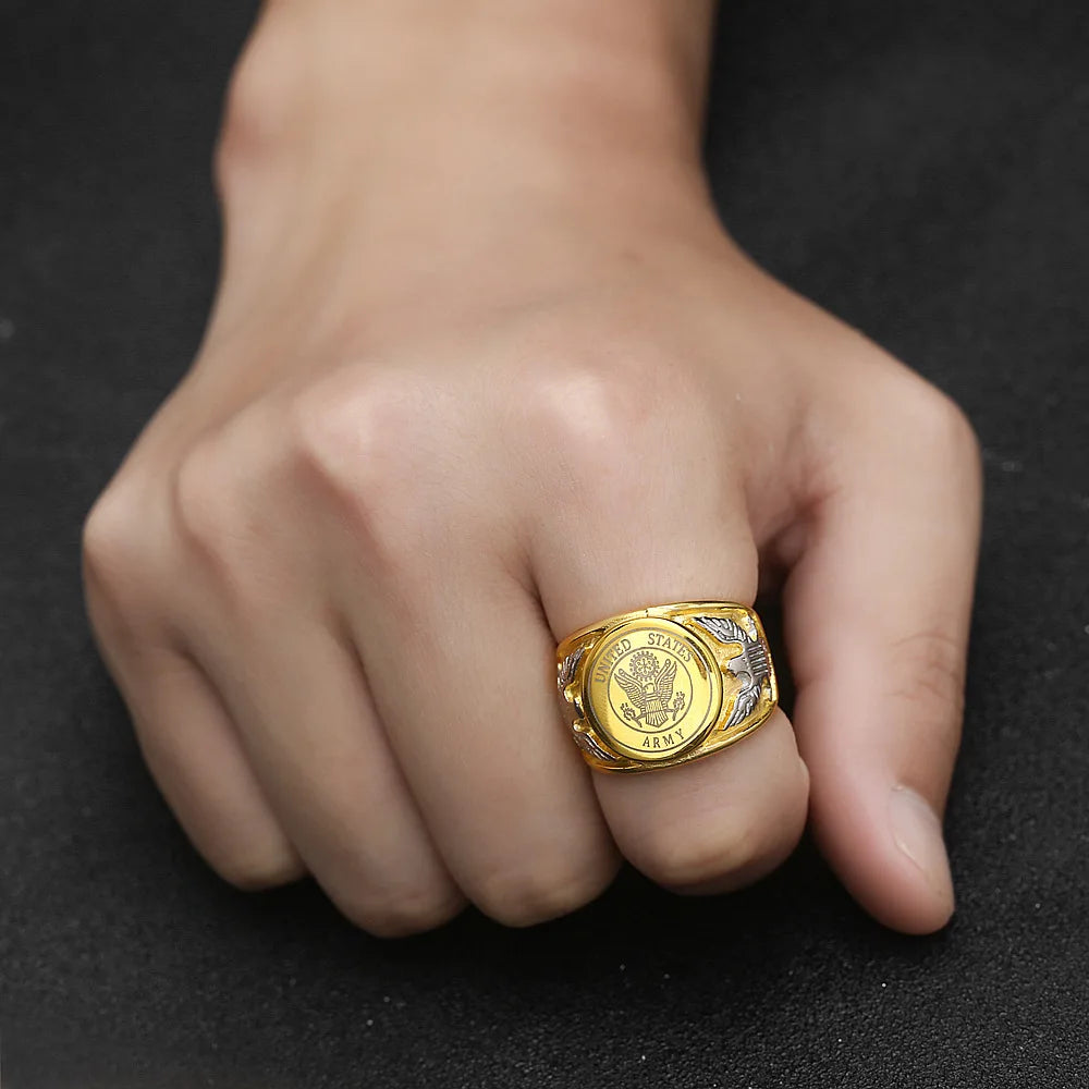 Gold US Army ring with detailed insignia for military pride