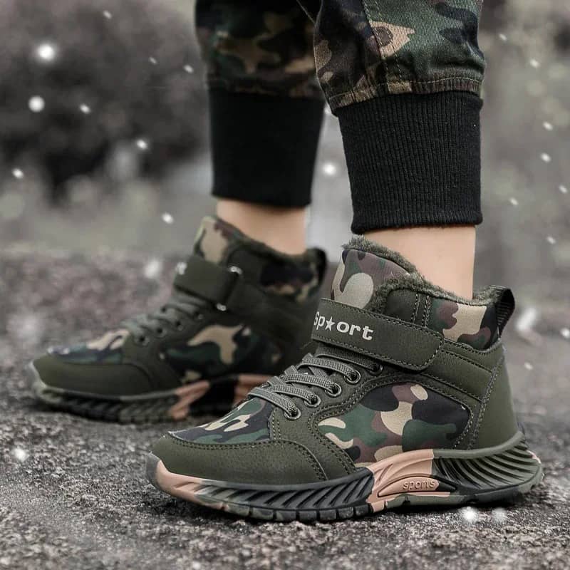 Kids warm sneakers in green camo with cozy lining for outdoor play