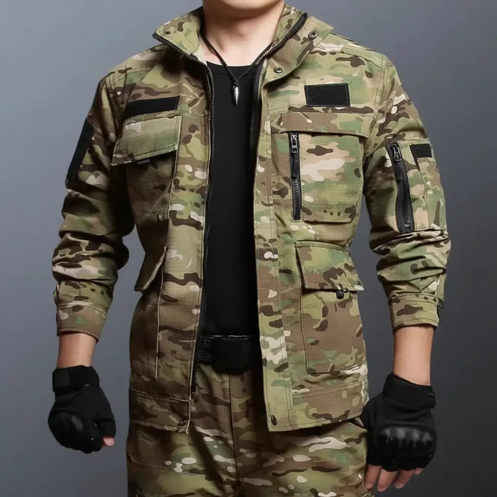 Outdoor camouflage suit in green with multiple pockets for tactical use