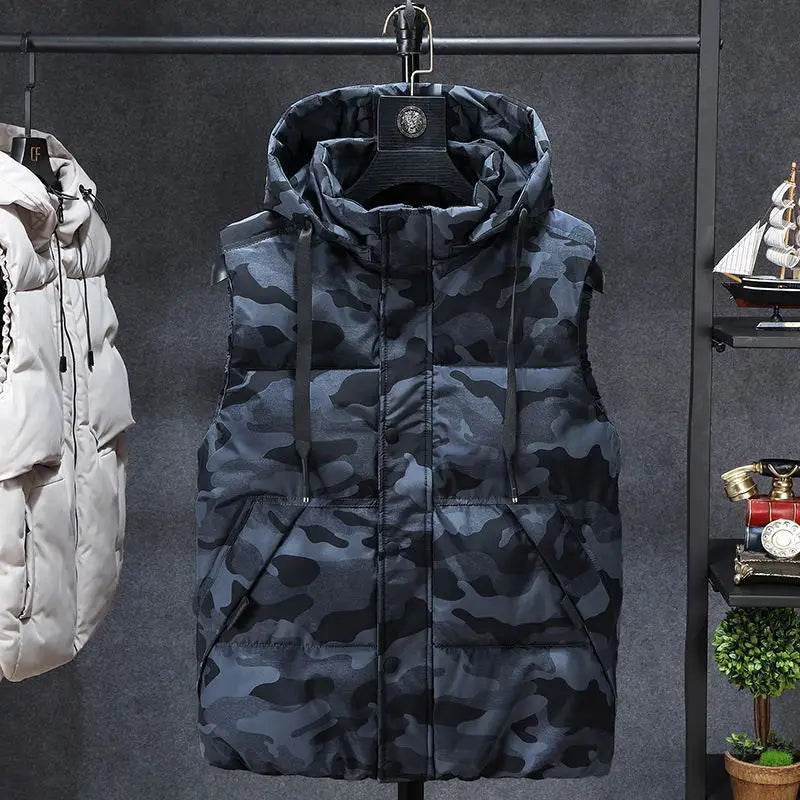 Military camouflage outdoor vest for cold weather protection