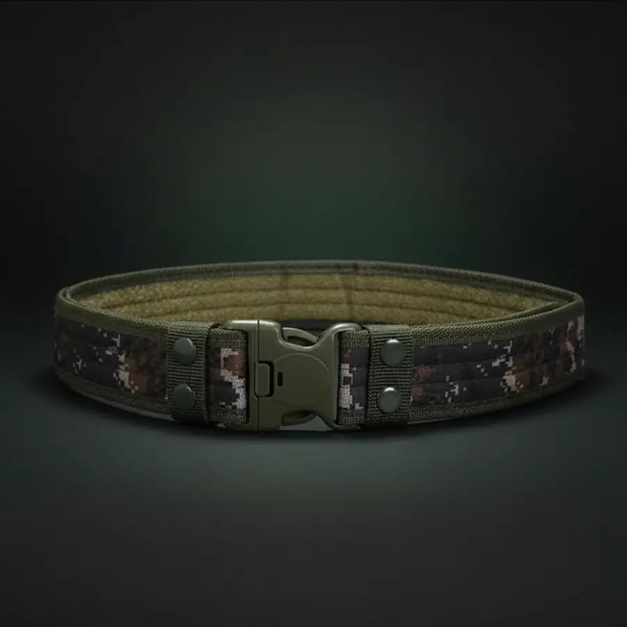 Quick release tactical belt in camouflage with sturdy buckle for outdoor activities