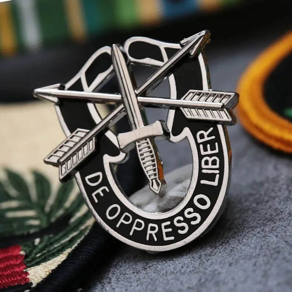 Special Forces pin with crossed arrows and sword design for military enthusiasts