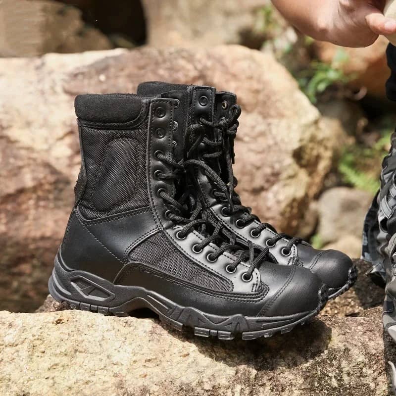 Hombre Tactical Outdoor Boots in Black for rugged outdoor activities