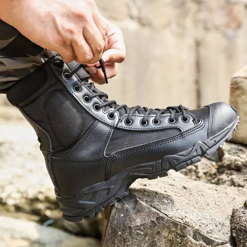 Hombre Black Tactical Outdoor Boots with Durable Construction for Rugged Terrain