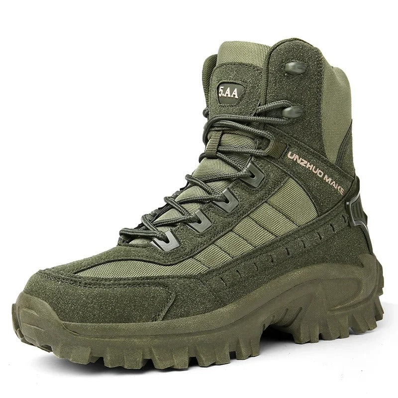 Olive green tactical boots with rugged sole, designed as thermal outdoor boots for extreme conditions