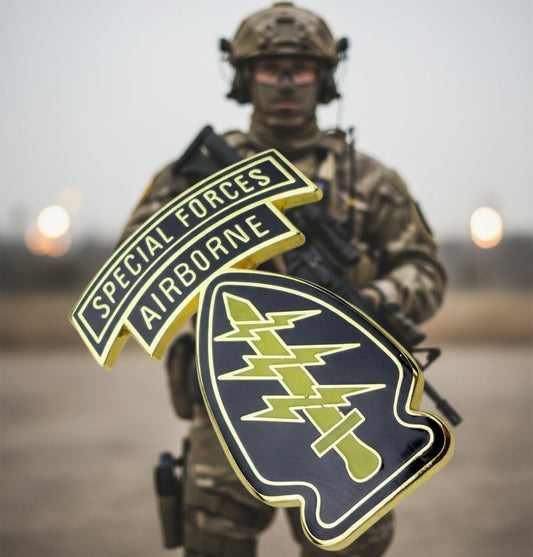 US Army Green Beret Badge with Special Forces Airborne Insignia