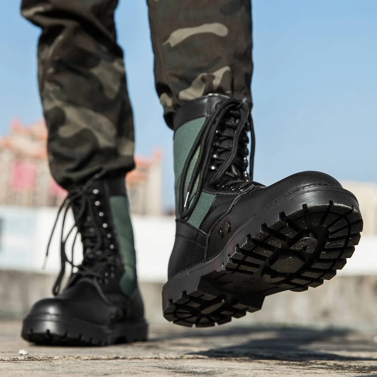 Military-Outdoors Tactical Boots in Black, water-resistant outdoor boots for rugged terrain