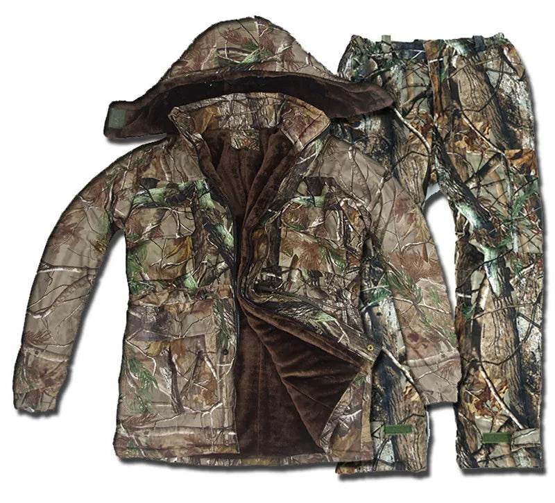 Winter camouflage jacket and pants set with insulated lining for outdoor activities
