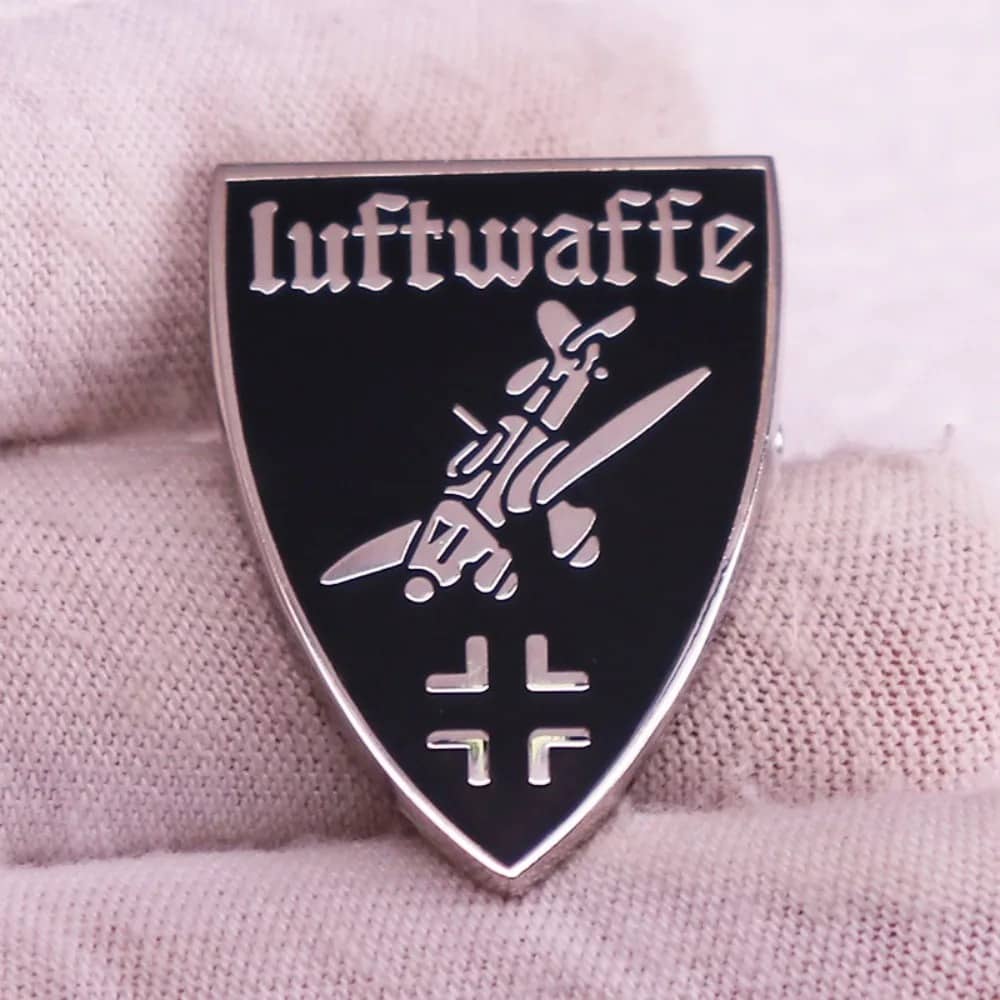 WWII German Air Force badge in silver with Luftwaffe insignia and pilot design